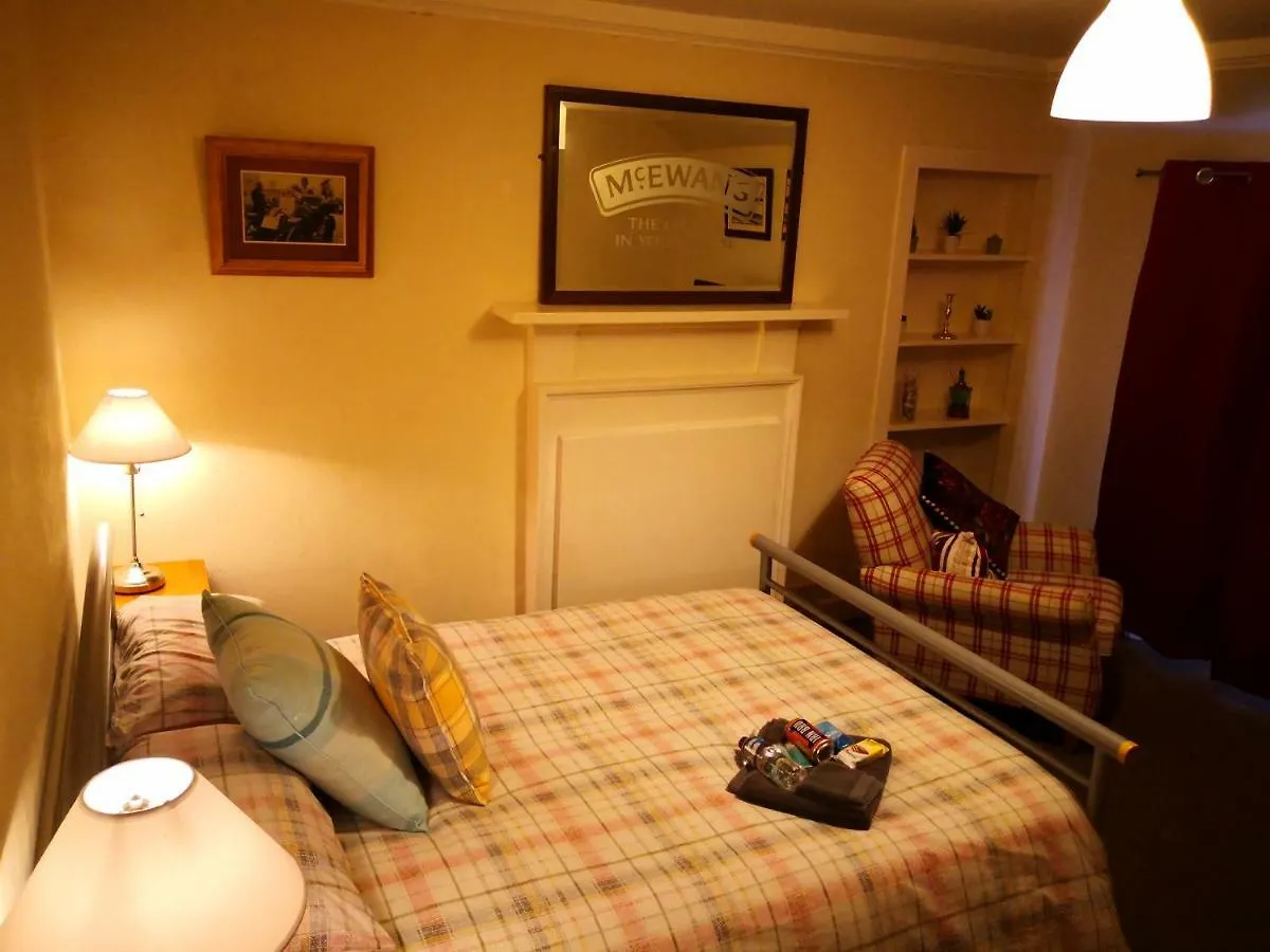 إدنبرة Tartanrooms 4*,